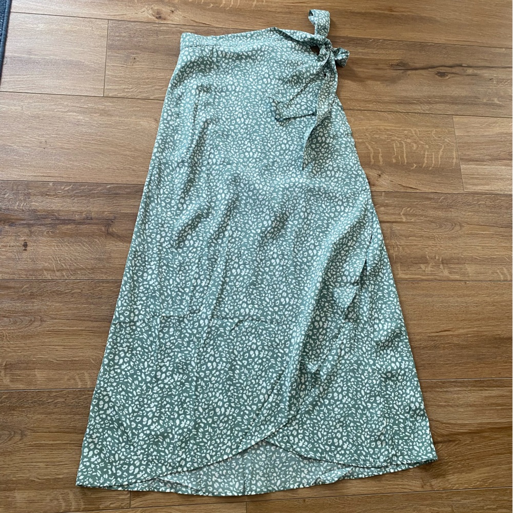 Green and white cheetah print maxi skirt